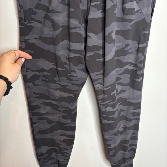 Athleta Salutation Camo Jogger High Rise - Picture 7 of 9
